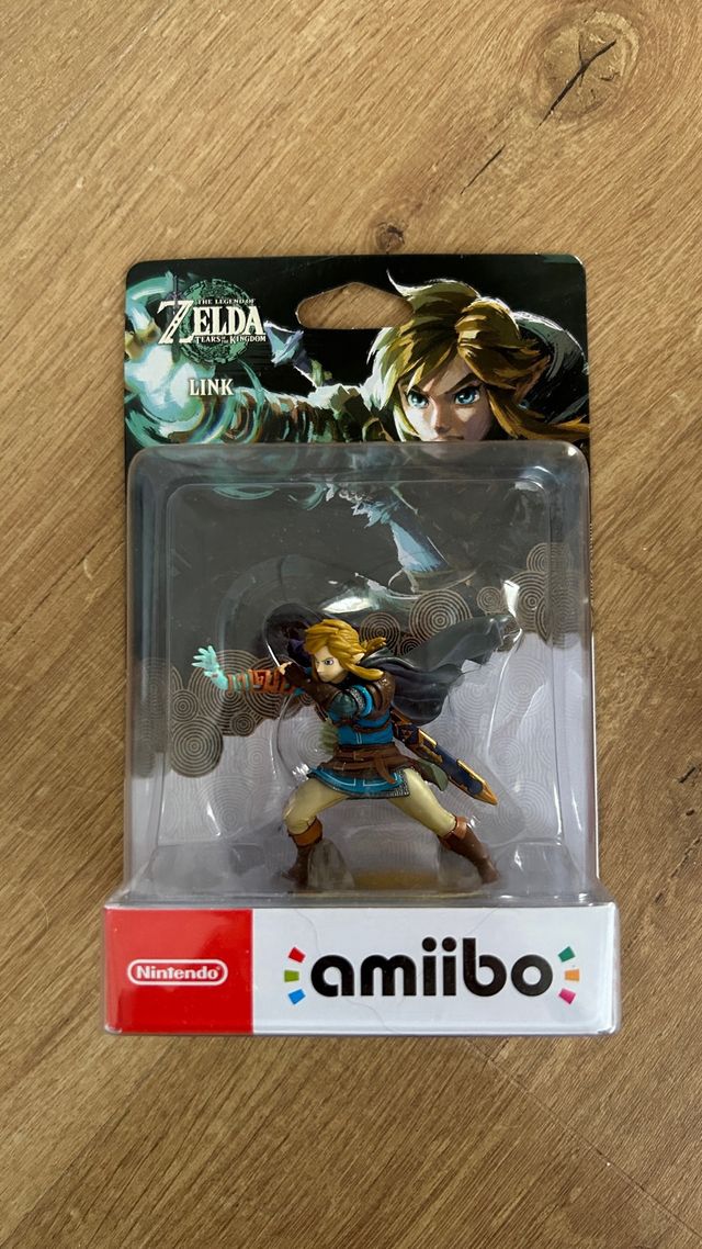 Amiibo Link