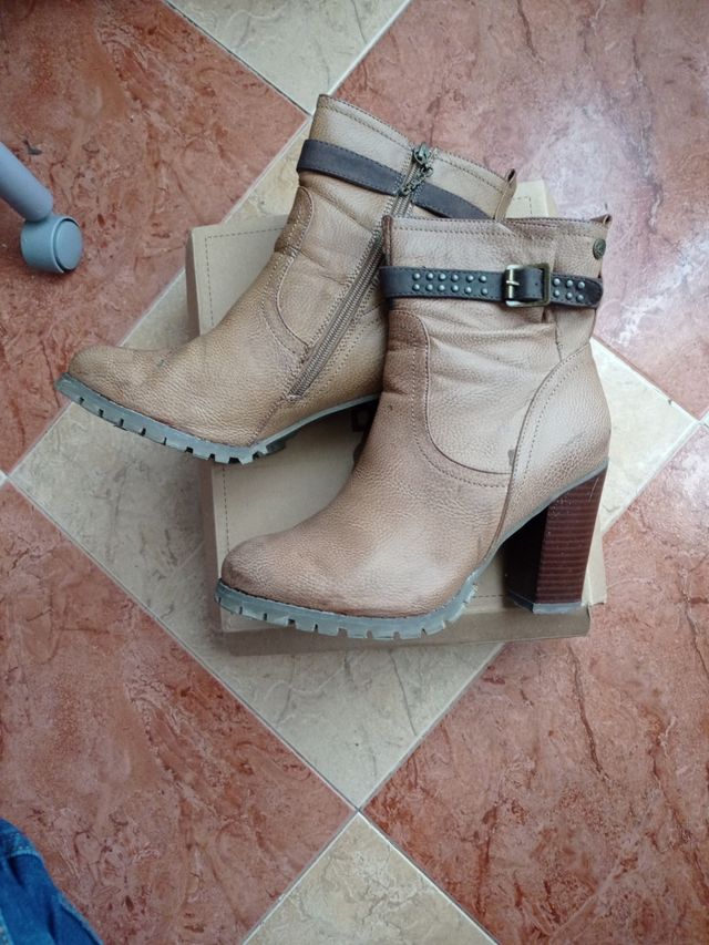 Botines de piel CHK10 