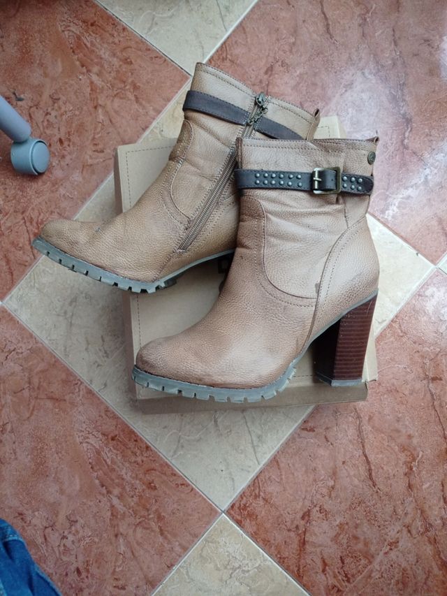 Botines de piel CHK10 