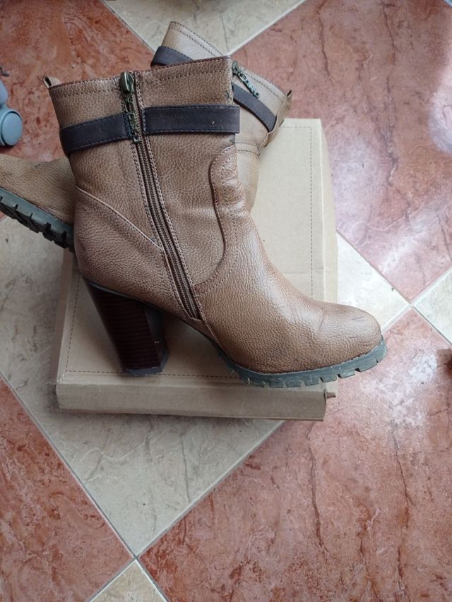 Botines de piel CHK10 