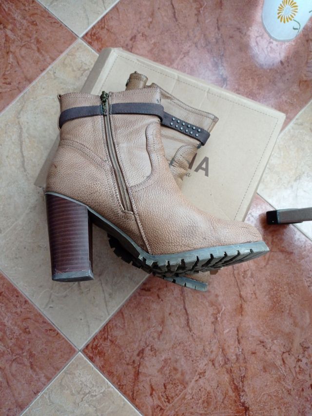 Botines de piel CHK10 