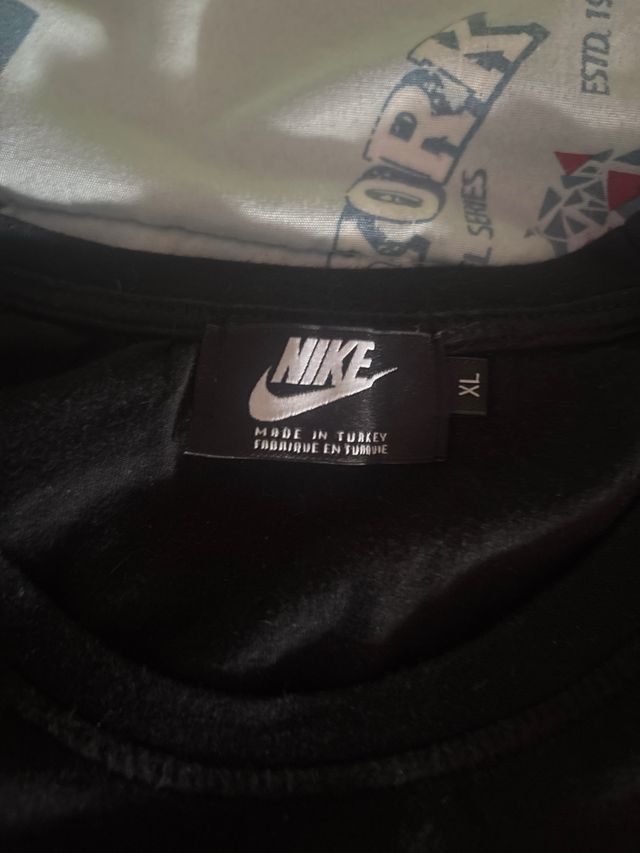 Camiseta nike negra y blanca