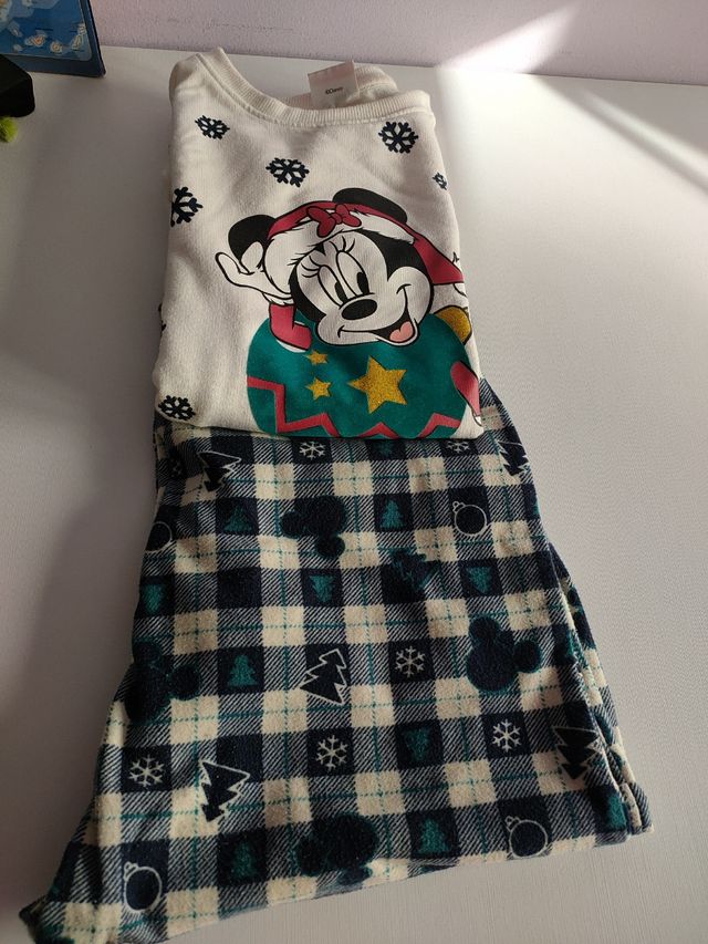 2 pijamas Disney T.10 Navidad