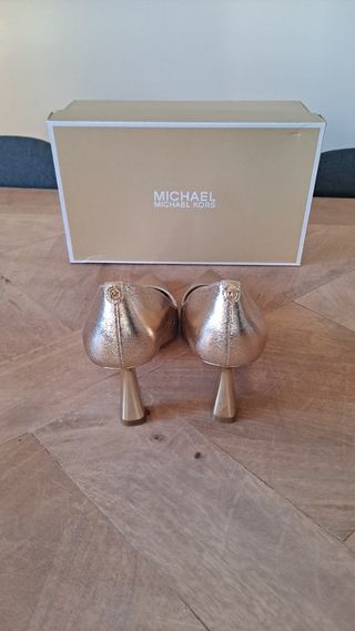 Zapatos dorados