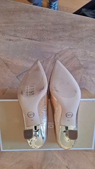 Zapatos dorados
