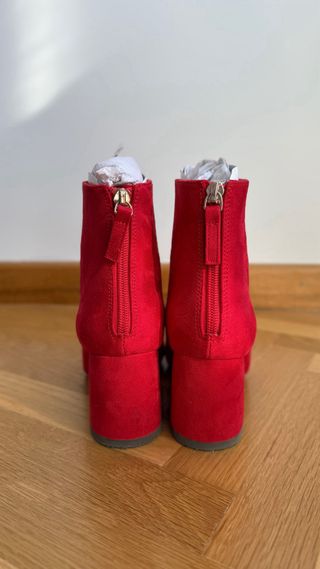 Botines rojos de Stradivarius