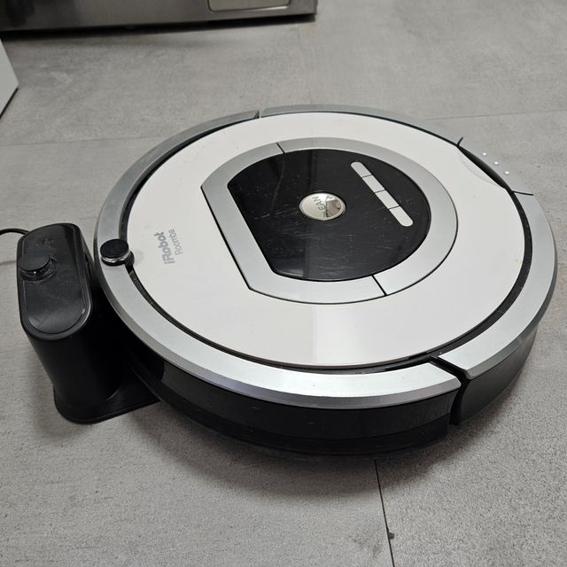 Roomba 765 con recambios y embalaje