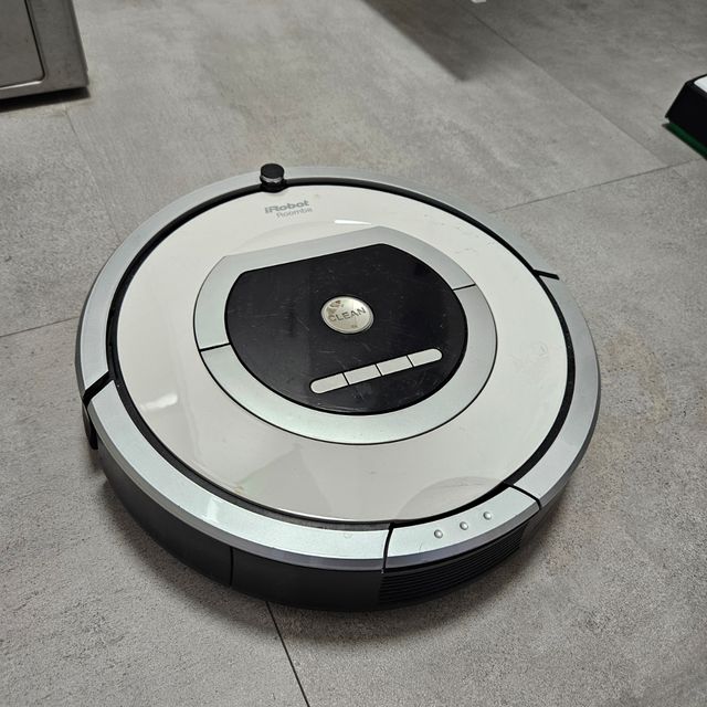 Roomba 765 con recambios y embalaje