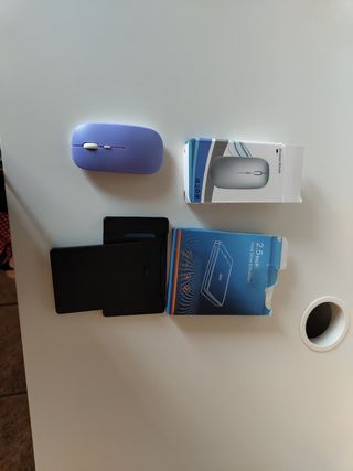 Mouse inalámbrico y adaptador de disco duro 