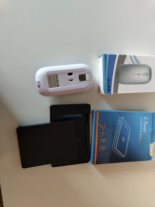 Mouse inalámbrico y adaptador de disco duro 