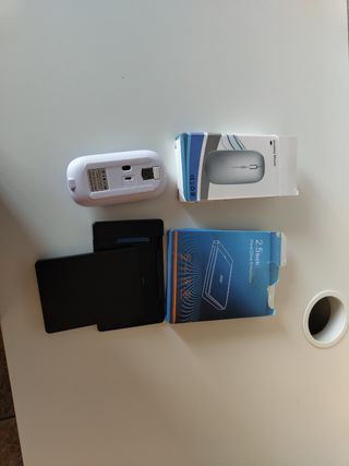 Mouse inalámbrico y adaptador de disco duro 