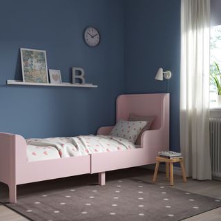 Cama rosa extensible Ikea