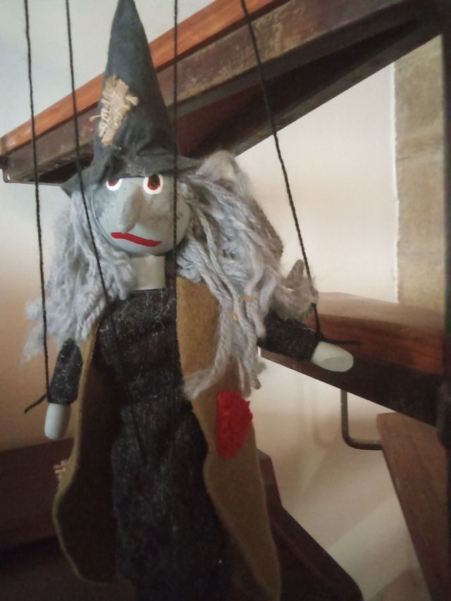 Bruja títere 4 hilos