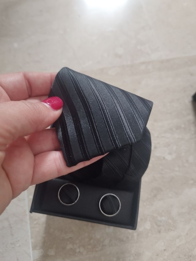 Corbata y gemelos