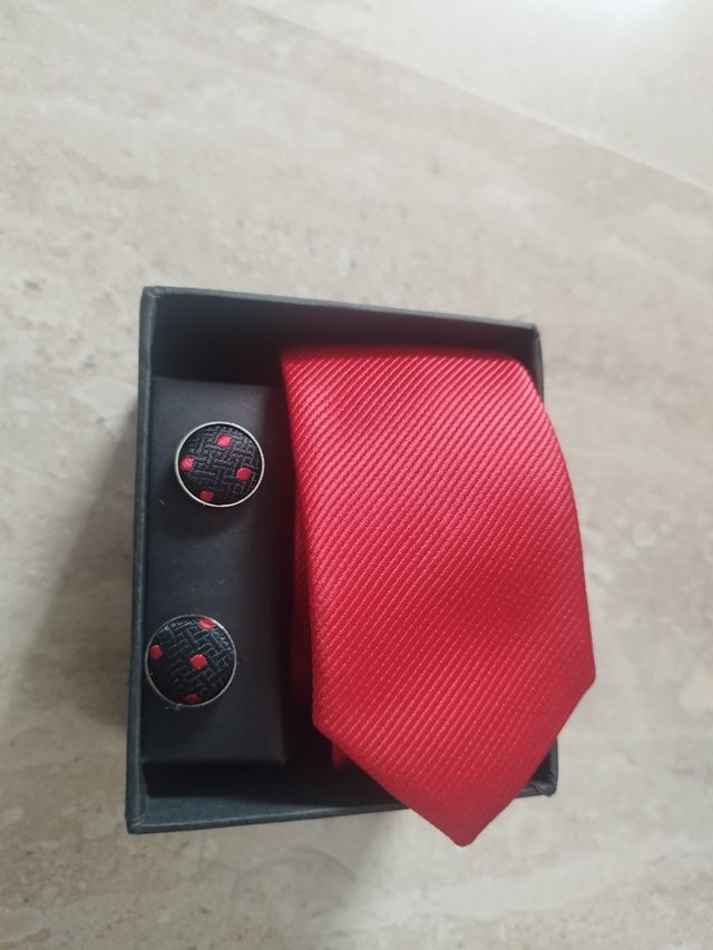 Corbata y gemelos