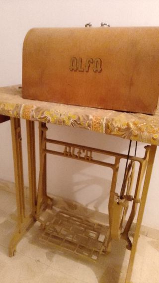 MÁQUINA DE COSER ANTIGUA