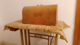 MÁQUINA DE COSER ANTIGUA
