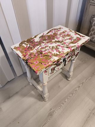 Mesita de noche flor del cerezo