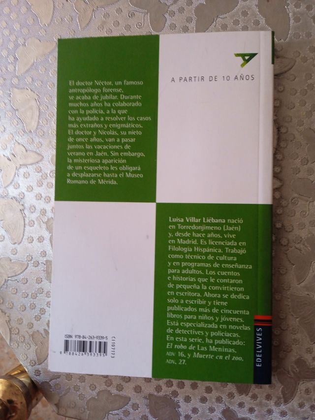 El doctor Néctor y el misterio en el Museo Romano (Spanish Edition)