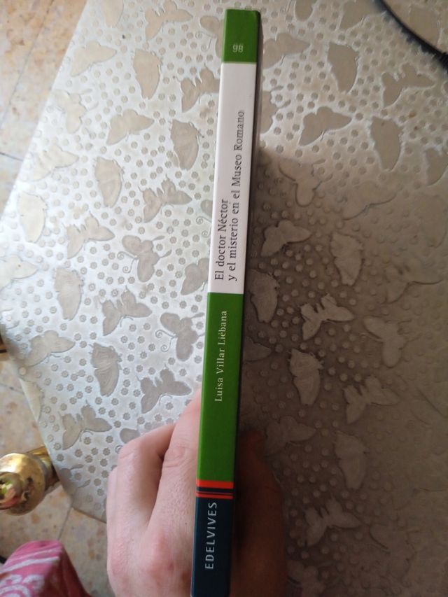 El doctor Néctor y el misterio en el Museo Romano (Spanish Edition)