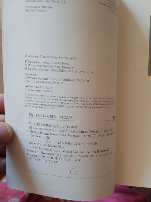 El doctor Néctor y el misterio en el Museo Romano (Spanish Edition)