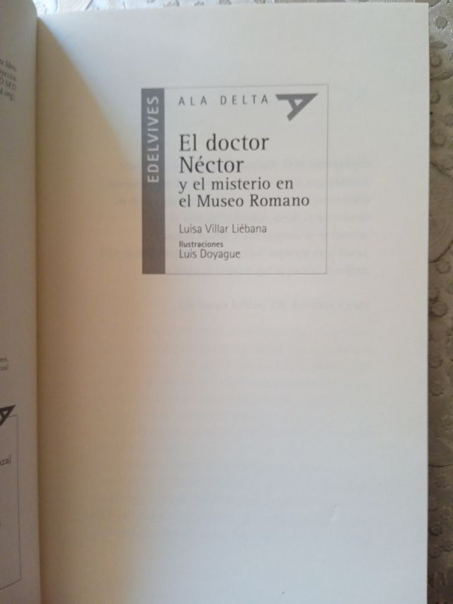 El doctor Néctor y el misterio en el Museo Romano (Spanish Edition)
