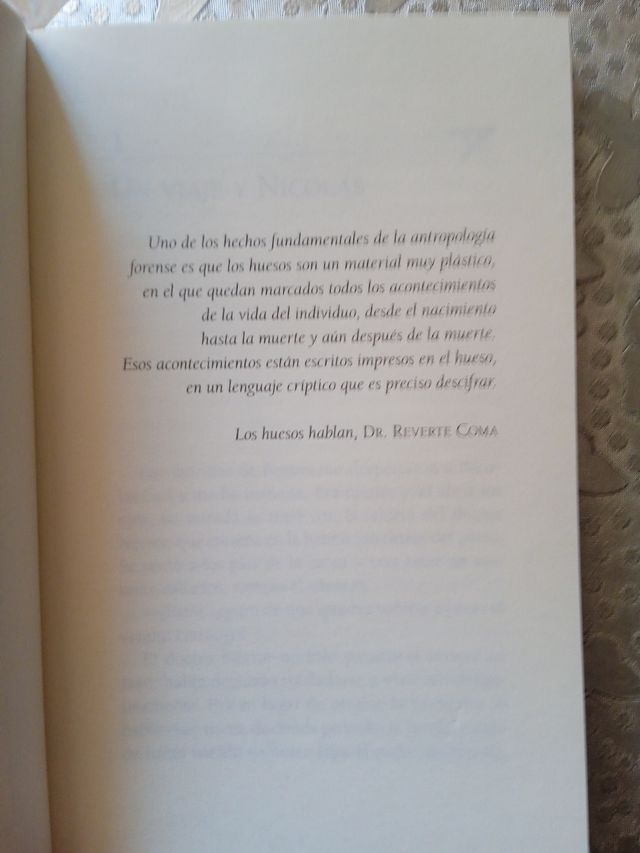 El doctor Néctor y el misterio en el Museo Romano (Spanish Edition)