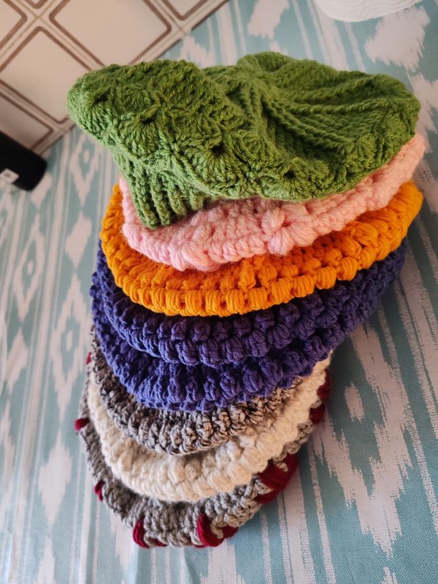 Gorros, boinas hechas a mano por encargo