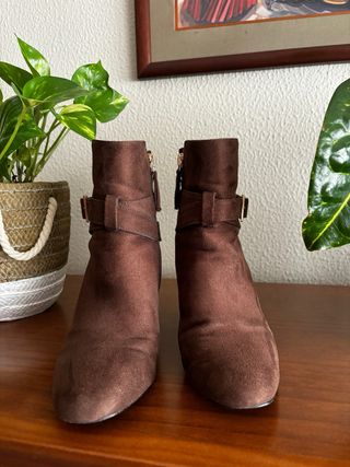 Botines de piel de ante Parfois