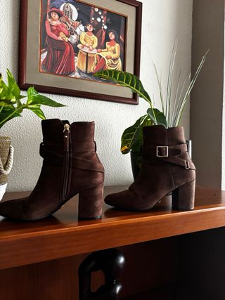 Botines de piel de ante Parfois