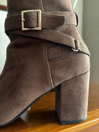 Botines de piel de ante Parfois