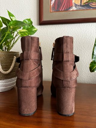 Botines de piel de ante Parfois