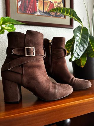 Botines de piel de ante Parfois