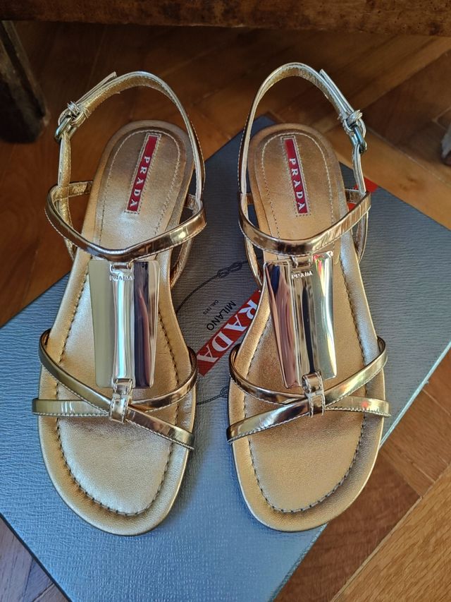 Sandalias Prada patent mirror doradas a estrenar