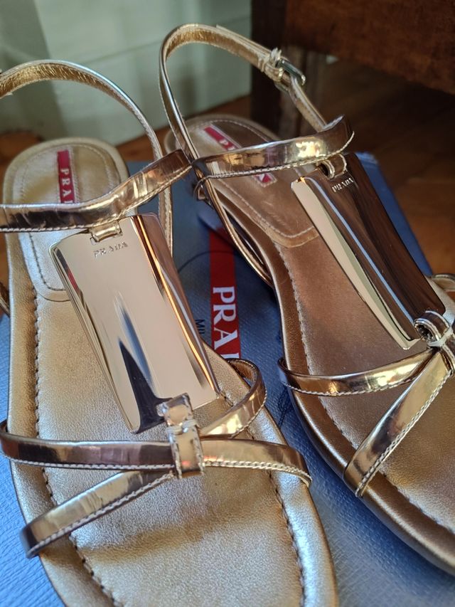 Sandalias Prada patent mirror doradas a estrenar