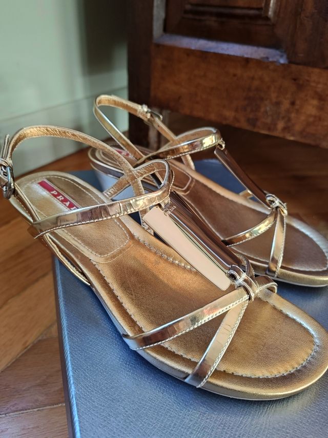 Sandalias Prada patent mirror doradas a estrenar