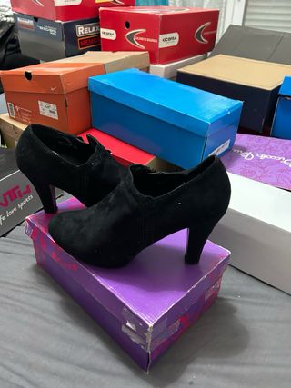 Botines tacon ante negro nº40