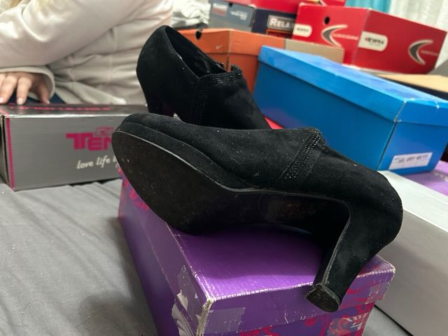 Botines tacon ante negro nº40