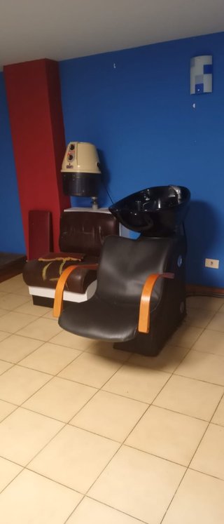 Se vende o se alquila peluquería