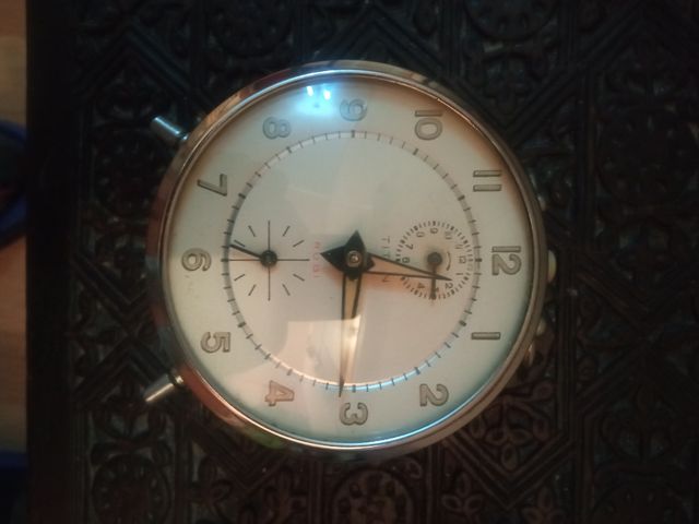 Relog despertador antiguo titan rubi