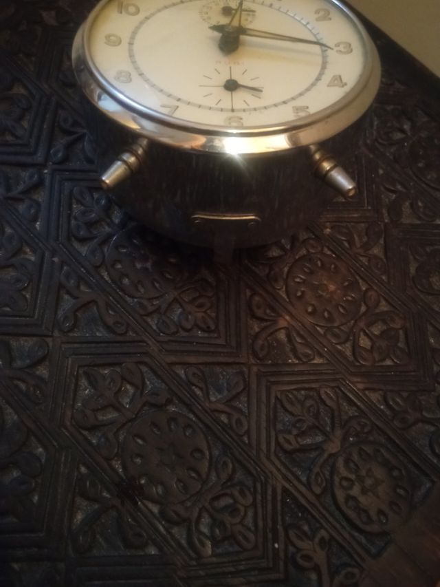 Relog despertador antiguo titan rubi