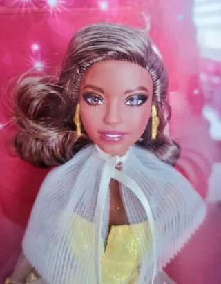 Barbie Happy Holidays 2023 afroamericana