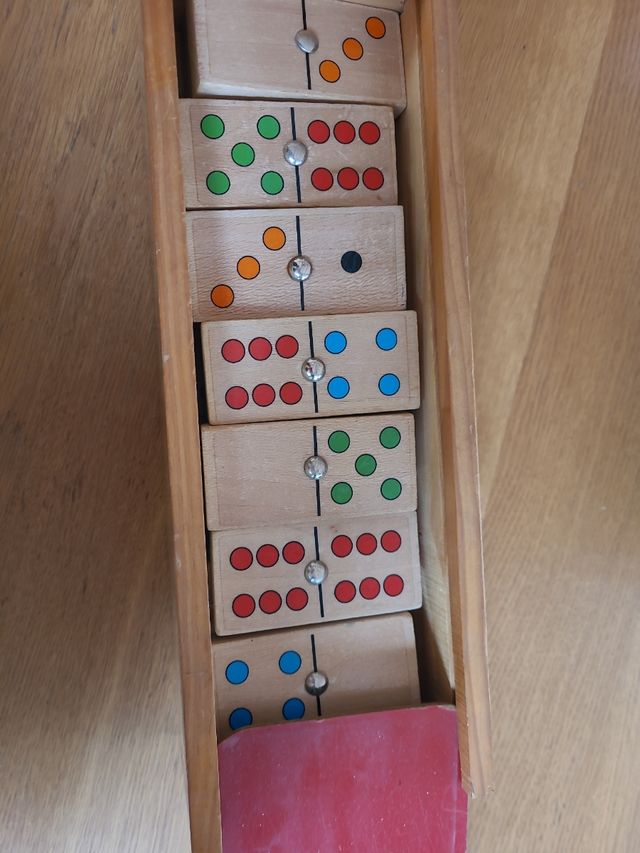 Domino de madera