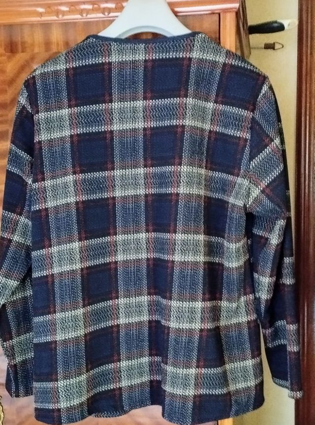 CHAQUETA DE CUADROS. XL. NUEVA.