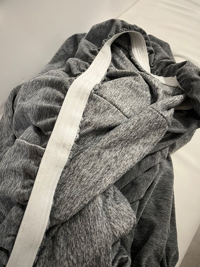 Funda ajustable para sofá. Basics El Corte