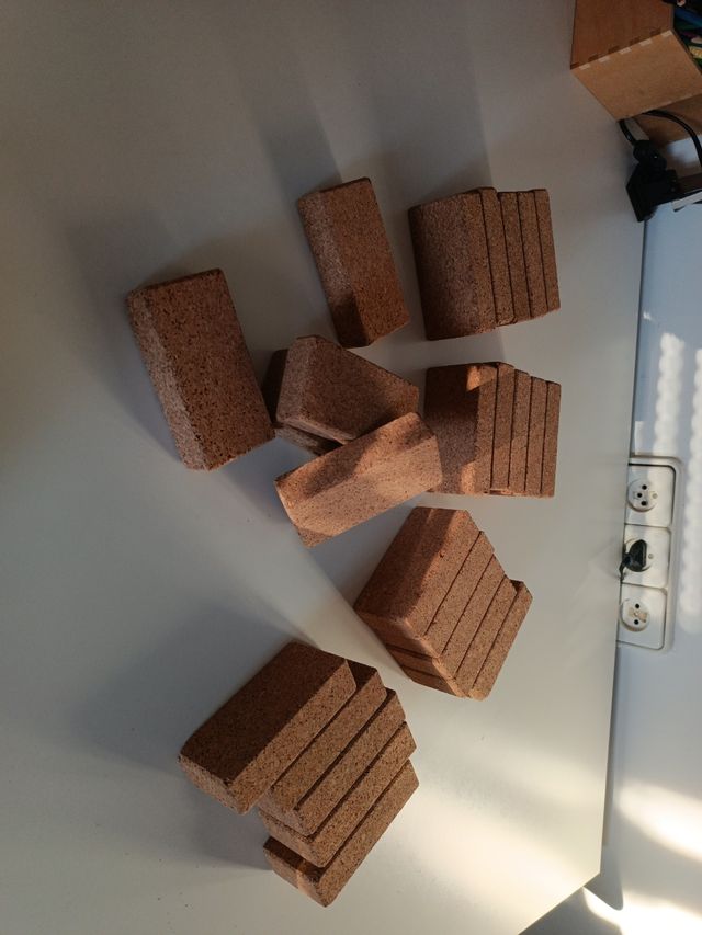 Ladrillos de corcho apilables