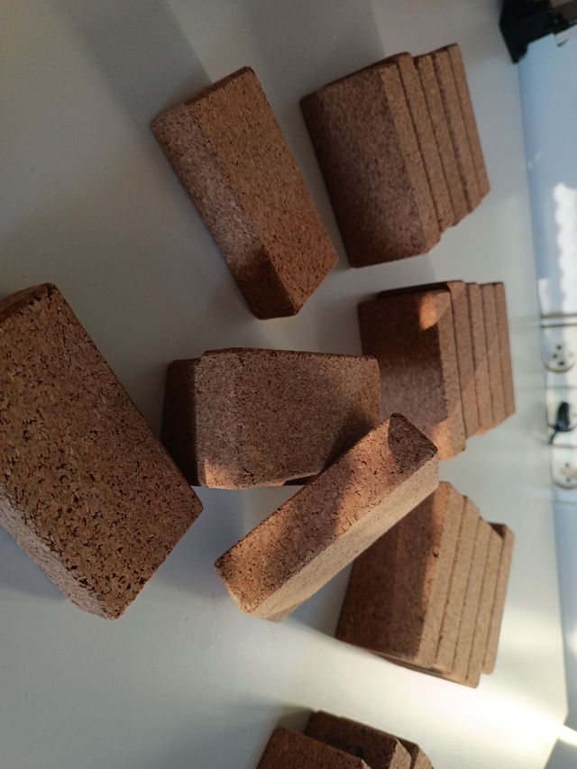 Ladrillos de corcho apilables