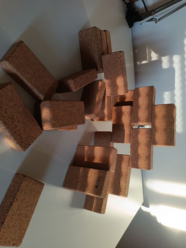 Ladrillos de corcho apilables
