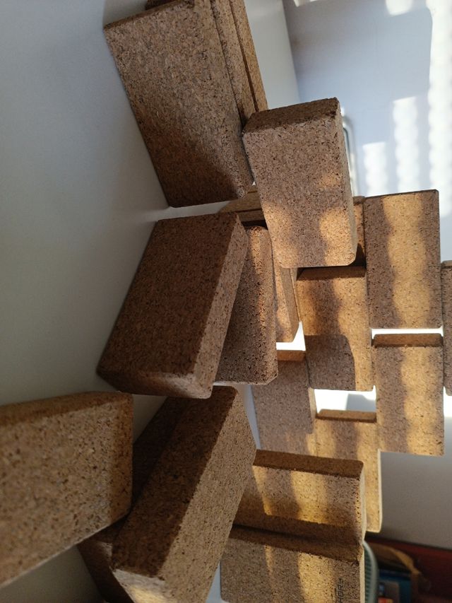Ladrillos de corcho apilables