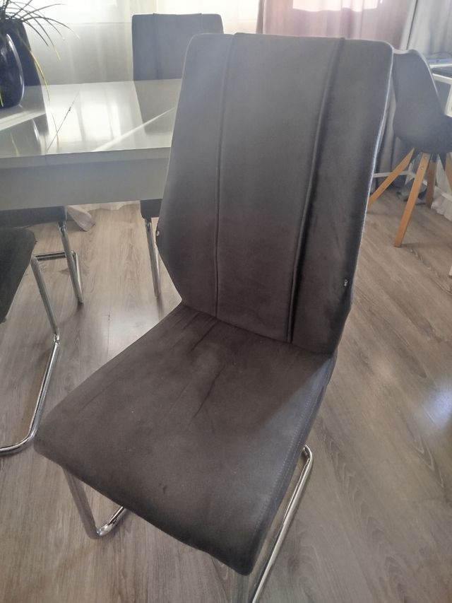 4 sillas grises